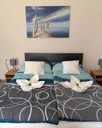 Mamo Vendeghaza Holiday home *